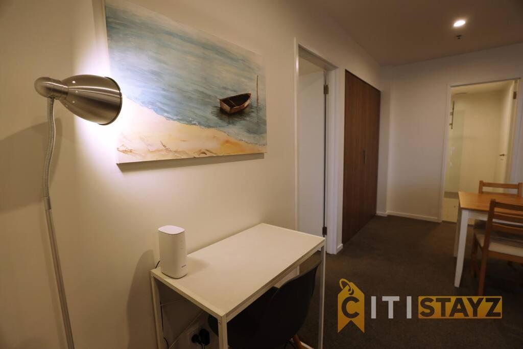 2Bd 2Bth - Chic Apt In Woden Cbd Apartment Phillip Exterior photo