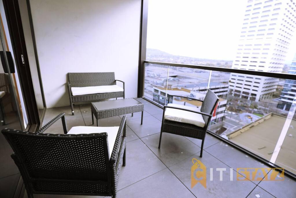 2Bd 2Bth - Chic Apt In Woden Cbd Apartment Phillip Exterior photo